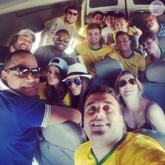Bruna Marquezine está em Fortaleza com amigos e familiares de Neymar