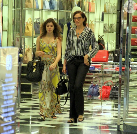 Lilia Cabral foi ao shopping Village Mall, na Barra da Tijuca, Zona Oeste do Rio de Janeiro, neste domingo, 6 de julho de 2014
