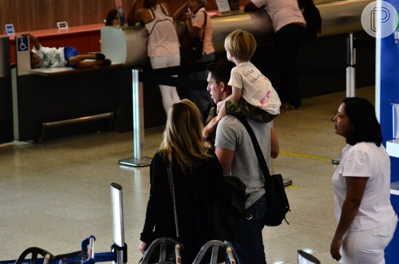 Danielle Winits embarcou no aeroporto Santos Dumont, no Rio, na tarde desta segunda-feira, 7 de julho de 2014
