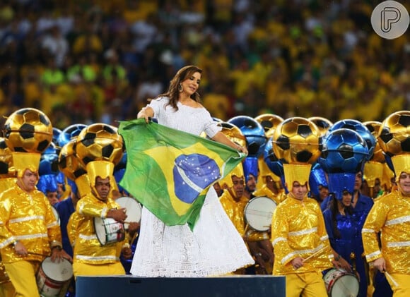 Ivete Sangalo, que cantou na final da Copa das Confederações, faz mistério sobre o figurino da cerimônia de encerramento do Mundial: 'O figurino ficou por minha conta, será um vestido bem brasileiro'