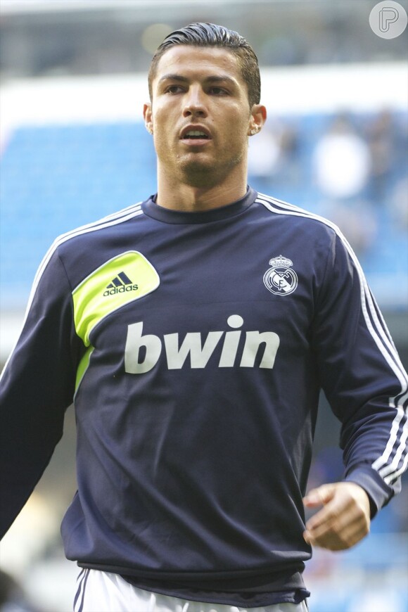 Cristiano Ronaldo mostra estilo em cabelos e no visual; jogador português é um dos mais caros do futebol