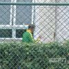 Se recuperando de lesão na coluna, Neymar simula no ar um cabeceio