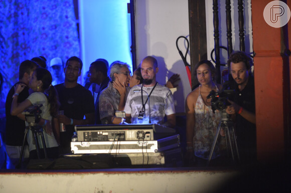 Caetano Veloso é flagrado pelos paparazzi