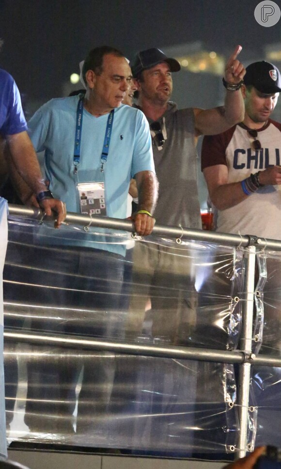 Gerard Butler assistiu ao jogo da Argentina no Fifa Fan Fest, em Copacabana, Zona Sul do Rio de Janeiro