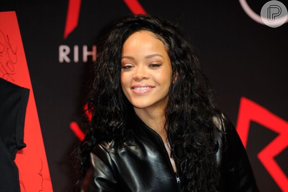 Rihanna está solteira desde o seu término com o rapper Drake
