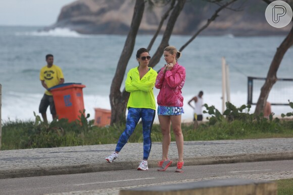 Giovanna Antonelli e Bianca Rinaldi gravam 'Em Família', na praia do Recreio dos Bandeirantes, no Rio de Janeiro (11 de julho de 2014)