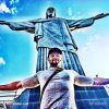 Kellan Lutz visitou o Cristo Redentor, um dos pontos turísticos mais famosos do Rio de Janeiro, e dividiu o momento com os fãs em sua rede social