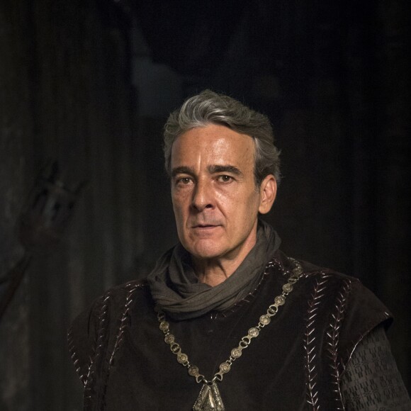 Catarina (Bruna Marquezine) vai engravidar de Otávio (Alexandre Borges) na novela 'Deus Salve o Rei'