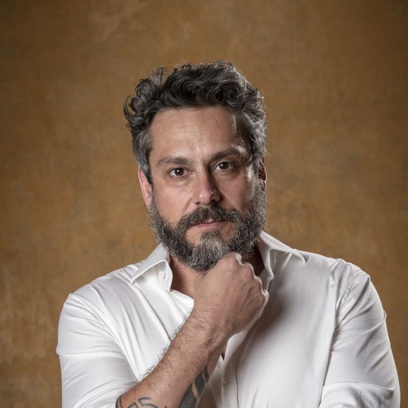 Pedro (Alexandre Nero) e Cássia (Patricia Pillar) se beijam no capítulo de terça-feira, 19 de junho de 2018 da supersérie 'Onde Nascem os Fortes'