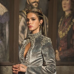 Catarina (Bruna Marquezine) tenta, sem sucesso, seduzir Afonso (Romulo Estrela) nos próximos capítulos da novela 'Deus Salve o Rei'. A informação é do colunista de TV Daniel Castro nesta segunda-feira, 11 de junho de 2018