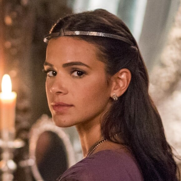 Catarina (Bruna Marquezine) tem um ataque de fúria ao ser rejeitada por Afonso (Romulo Estrela) nos próximos capítulos da novela 'Deus Salve o Rei'