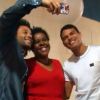 Thiago Silva faz selfie com Marcelo e Cacau Potássio, de 'Vai que Cola', durante gravação de episódio