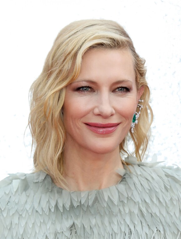Cate Blanchett escolheu um maquiagem iluminada e suave para a première inglesa de seu novo filme