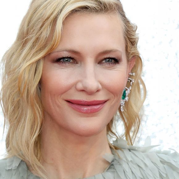 Cate Blanchett escolheu um maquiagem iluminada e suave para a première inglesa de seu novo filme