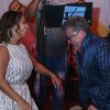 Viviane Araujo se divertiu com Milton Cunha durante homenagem em bar da Lapa, centro do Rio, nesta quarta-feira, 13 de junho de 2018