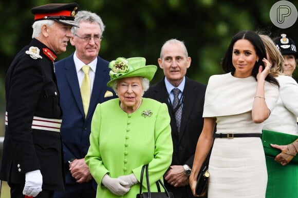Meghan Markle e Rainha Elizabeth II visitaram o condado de Cheshire, no norte da Inglaterra, nesta quinta-feira, 14 de junho de 2018