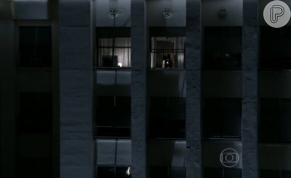O terceiro capítulo de 'O Rebu' também contou com uma cena de amor entre Gilda (Cássia Kiss Magro) e Bruno (Daniel de Oliveira)