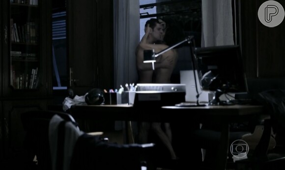 'O Rebu': Gilda (Cássia Kiss Magro) e Bruno (Daniel de Oliveira) transam no escritório