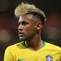 Neymar adota novo visual após Brasil estrear na Copa: 'Jantar em família'. Veja!