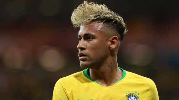 Neymar adota novo visual após Brasil estrear na Copa: 'Jantar em família'. Veja!