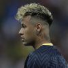 Neymar já estava sem o cabelo do primeiro jogo do Brasil em foto postada pela mãe nesta segunda (18)