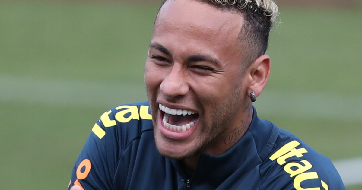 Neymar faz corte de cabelo em homenagem à filha; veja como ficou