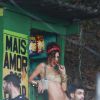 Alessandra Ambrosio participa de ensaio fotográfico no Morro do Vidigal, no Rio de Janeiro (18 de julho de 2014)