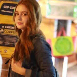 Marina Ruy Barbosa apostou em um look all jeans para o passeio no shopping