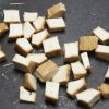 Corte o tofu em cubinhos para a montagem da salada
