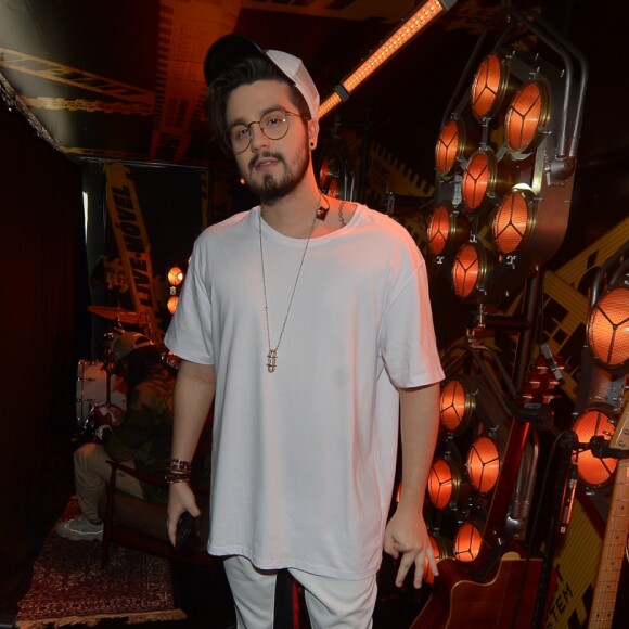 Luan Santana na pista! Cantor faz show em caminhão em novo projeto, como contou em conversa ao Purepeople nesta quinta-feira, dia 21 de junho de 2018