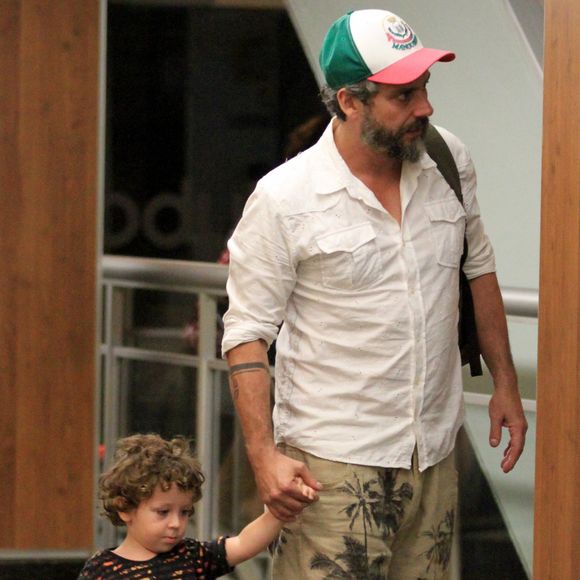 Alexandre Nero já foi visto passeando em shopping do Rio com filho, Noá