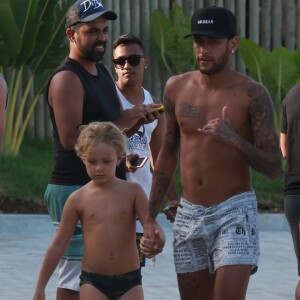 Filho de Neymar, Davi Lucca rezou para vitória do Brasil em jogo da Copa do Mundo na Rússia