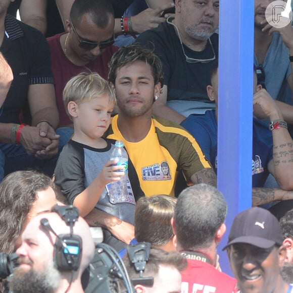 Neymar é pai do pequeno Davi Lucca, de 6 anos, fruto do relacionamento com Carol Dantas