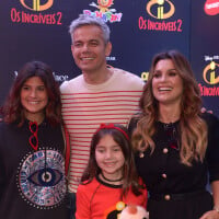 Flávia Alessandra e filha Giulia Costa exibem novos visuais em pré-estreia