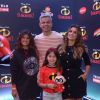 Sábado em família no cinema! Flávia Alessandra e Otaviano Costa levaram as filhas, Giulia e Olívia, à pré-estreia de filme em que são dubladores