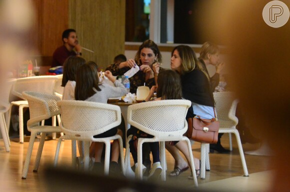 Giovanna Antonelli e as filhas gêmeas, Antonia e Sofia, se divertiram durante dia de folga da atriz