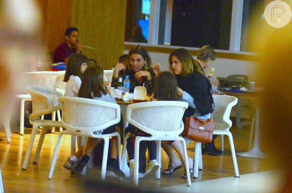 Giovanna Antonelli fica impressionada durante conversa com as filhas, Antonia e Sofia
