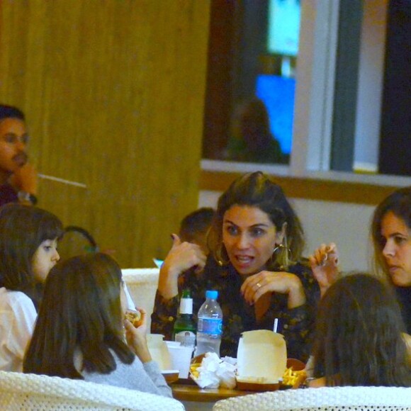 Giovanna Antonelli fica impressionada durante conversa com as filhas, Antonia e Sofia