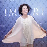 Regina Duarte dança ao posar com look esvoaçante na festa da novela 'Império'