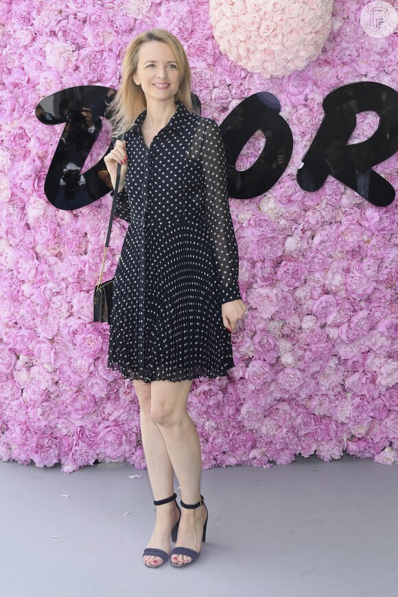 Delphine Arnault prestigiou o desfile da coleção primavera/verão 2019 masculina da Dior, durante a Paris Fashion Week, neste sábado, 23 de junho de 2018
