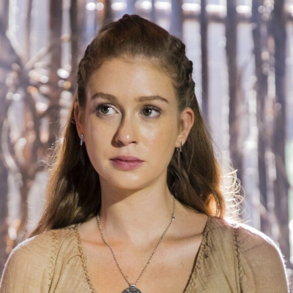 Amália (Marina Ruy Barbosa) pondera nos próximos capítulos da novela 'Deus Salve o Rei': 'Aquele foi um momento tenso. Os ânimos de todos estavam exaltados'