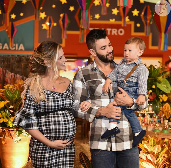 Gusttavo Lima e Andressa Suita comemoraram 1 ano do filho, Gabriel, com arraial