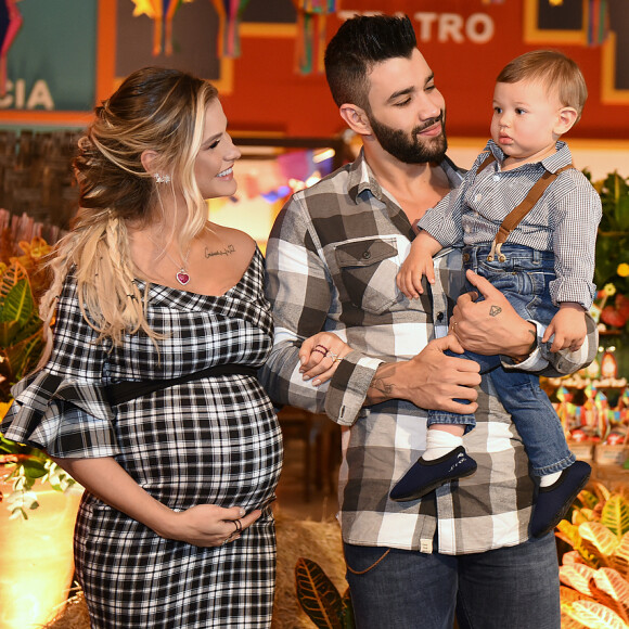 Gusttavo Lima e Andressa Suita comemoraram 1 ano do filho, Gabriel, com arraial