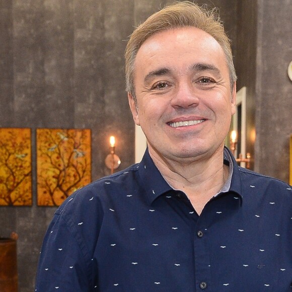 Gugu Liberato recebeu os filhos, João Augusto, de 17 anos e as gêmeas, Sofia e Marina, de 14, nos bastidores do 'Power Couple' nesta terça-feira, 26 de junho de 2018. Veja abaixo!