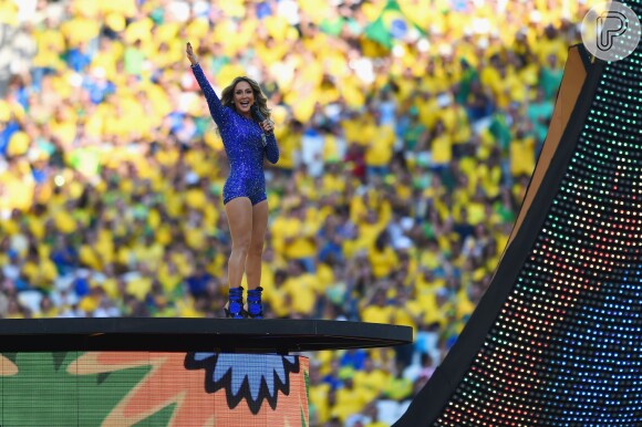 Claudia Leitte repetiu o figurino da cerimônia da abertura da Copa de 2014 no show