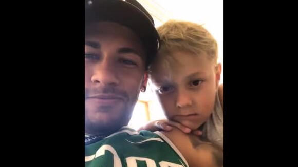 Neymar encontra o filho, Davi Lucca, após jogo do Brasil na Rússia. Vídeo!