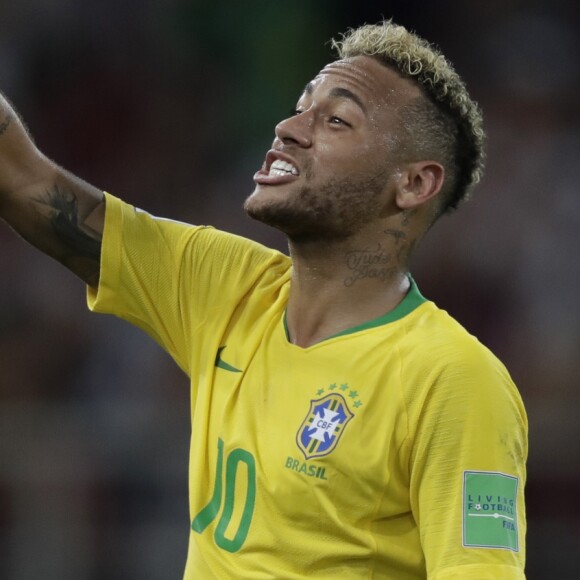 Neymar mandou recado para o filho, Davi Lucca, no final do jogo do Brasil contra a Sérvia