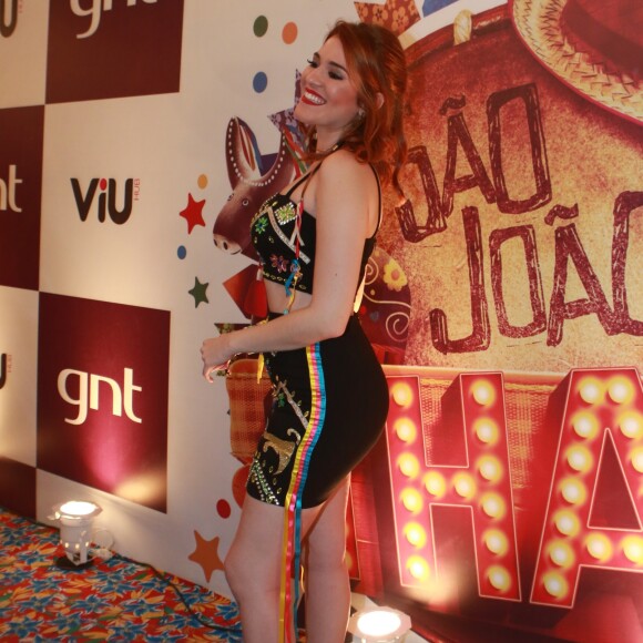 Assim como Gleici Damasceno, Ana Clara também investiu na tendência bota-meia para festa