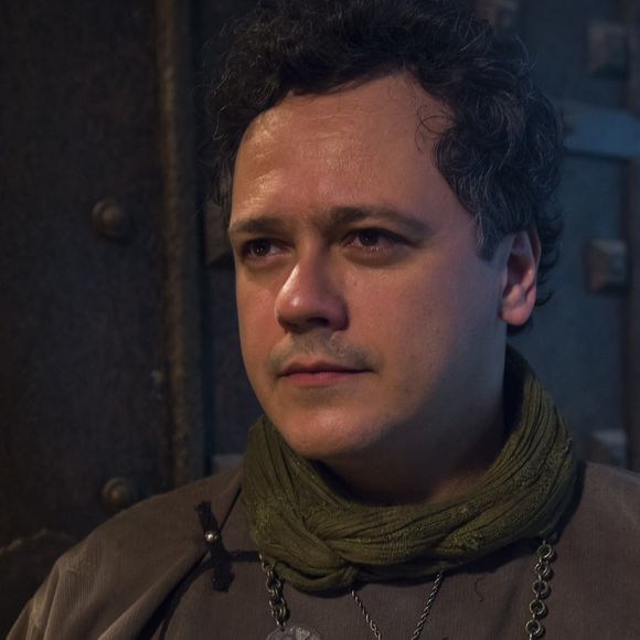 Gregórdio (Danton Mello) revela a Amália (Marina Ruy Barbosa) ser apaixonado por ela, no capítulo de sexta-feira, 13 de julho de 2018 da novela 'Deus Salve o Rei'