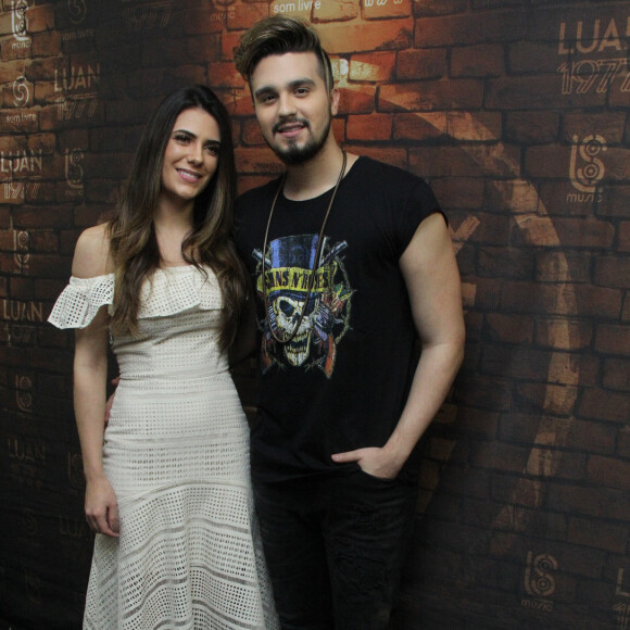 Luan Santana e a estudante de moda Jade Magalhães namoram à distância, atualmente 